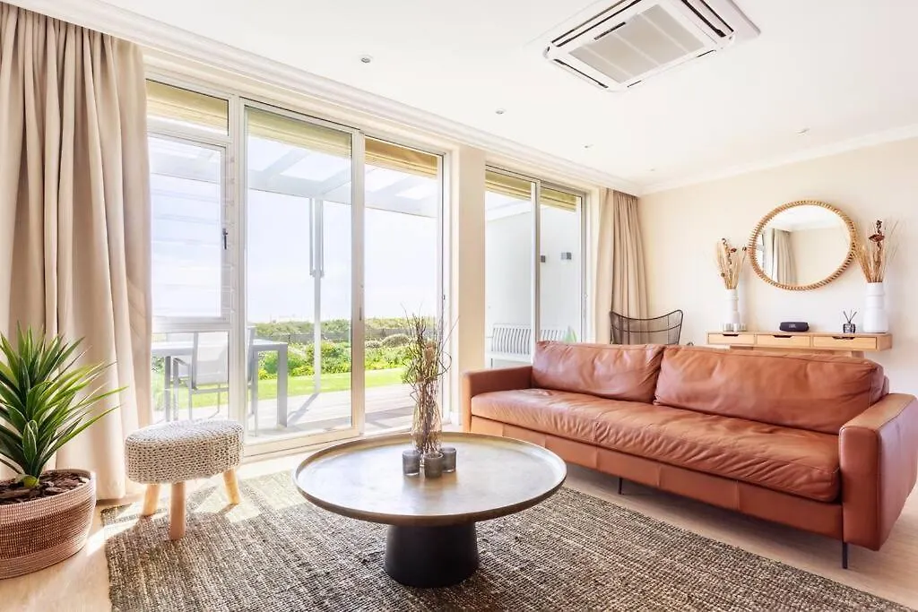 Dolphin Beach Cabana Luxe Beach Cabana Voor 4 Personen Direct Aan Het Strand Table View